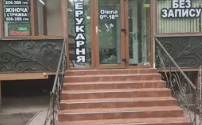 Робочі місця в перукарні "Olena" по вул. Ак.Корольова 21/1