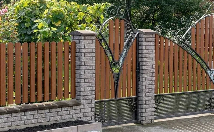 Металевий євроштахетник (паркан, оздоблення території)