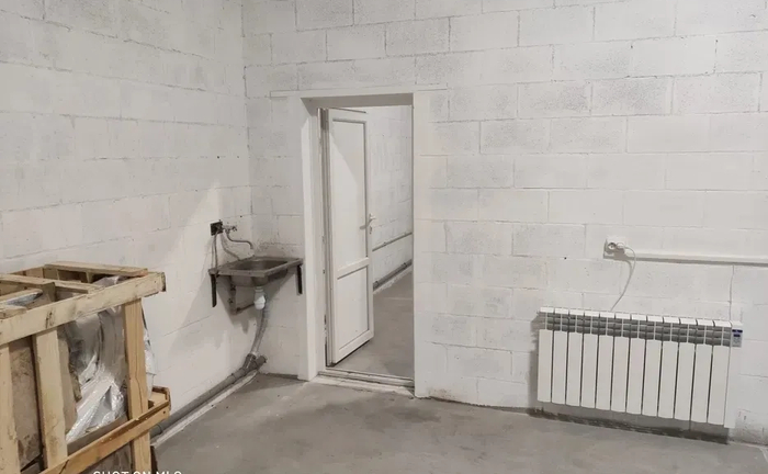 Офісне приміщення на другому поверсі