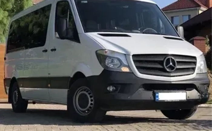 Мінівен для вашої поїздки .Комфорт та швидкість. Мінівен для вашої поїздки .Комфорт та швидкість.