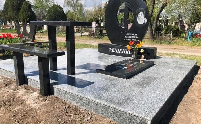 Виготовлення пам'ятників з граніту , любой складності Виготовлення пам'ятників з граніту , любой складності