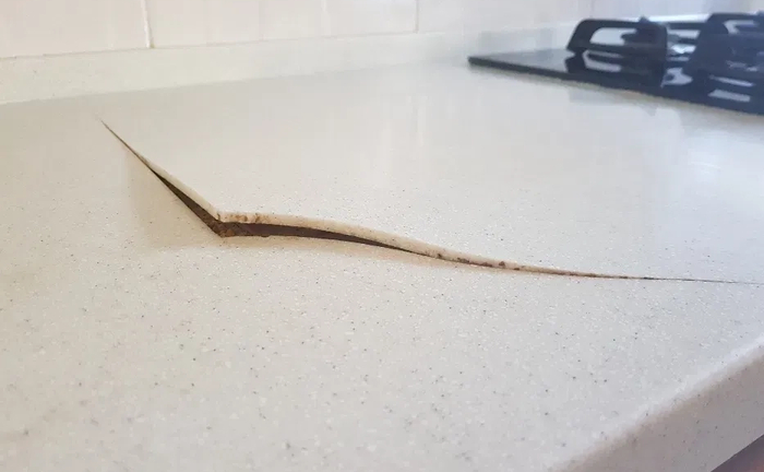 Реставрація стільниці зі штучного каменю, заміна стільниці