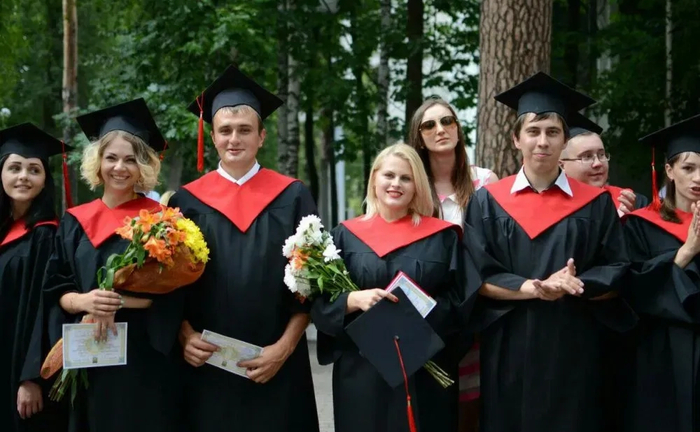 Випускні мантії, мантії для випуску магістрів, бакалаврів. Випускні мантії, мантії для випуску магістрів, бакалаврів.