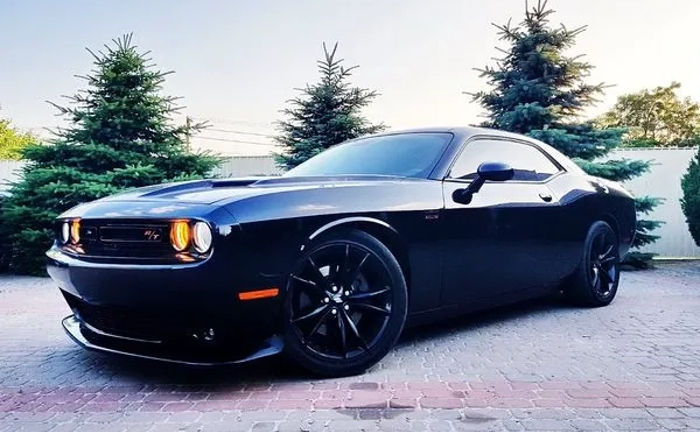 267 Dodge Challenger RT 2018 року 5.7 л з водієм 267 Dodge Challenger RT 2018 року 5.7 л з водієм