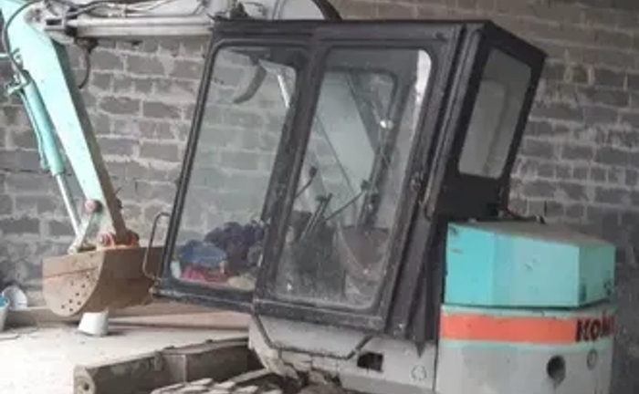 Послуги міні екскаватора Послуги міні екскаватора