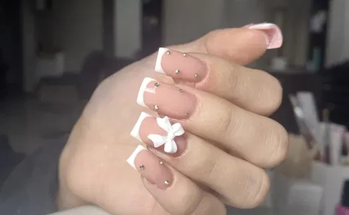 Нарощення нігтів Ужгород Твій ідеальний манікюр та педикюр тут!