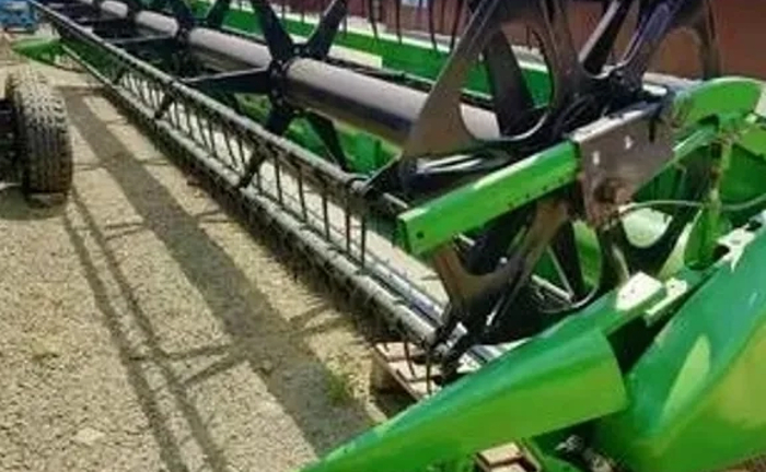 Жниварка John Deere R625: надійна та швидка Жниварка John Deere R625: надійна та швидка