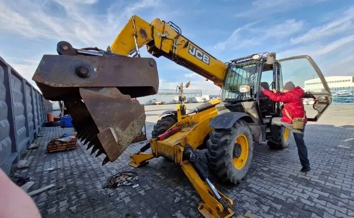 Послуги Екскаватор 20-33т. Бульдозера, Каток, Навантажувачі. Послуги Екскаватор 20-33т. Бульдозера, Каток, Навантажувачі.