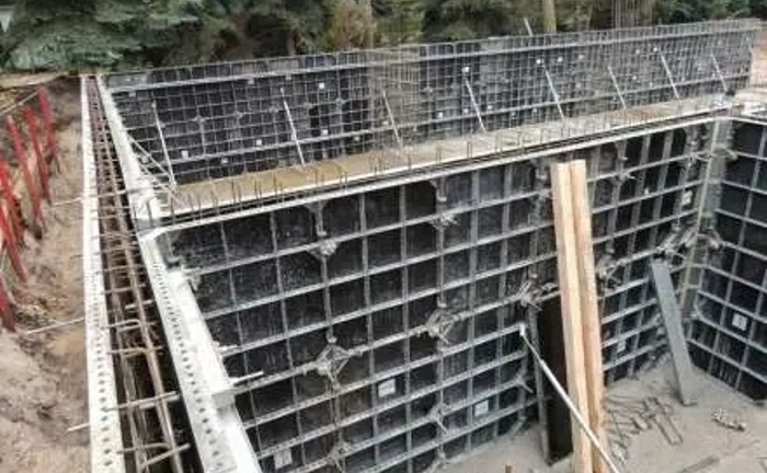 Металева дрібнощитова опалубка / горизонтальна опалубка перекриття Металева дрібнощитова опалубка / горизонтальна опалубка перекриття