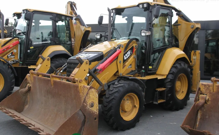 Екскаватор-навантажувач Caterpillar 432F2