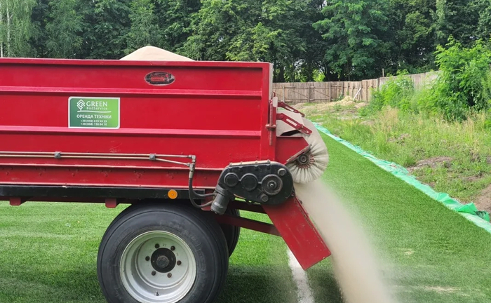 Причіпний піскувач на газонних шинах REDEXIM Charterhouse Rink 1520 Причіпний піскувач на газонних шинах REDEXIM Charterhouse Rink 1520