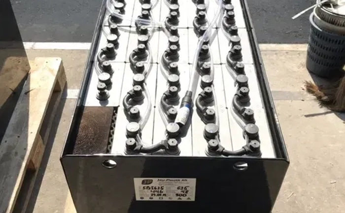 Ремонт тягових акумуляторів на навантажувач, тягові батареї, брухт