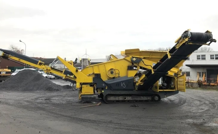 Вживаний мобільний скальпуючий грохот Keestrack K3 Вживаний мобільний скальпуючий грохот Keestrack K3