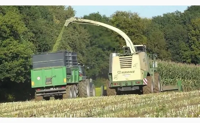 Прес-підбирач, покіс трав, сенаж. Дніпропетровська область. Прес-підбирач, покіс трав, сенаж. Дніпропетровська область.