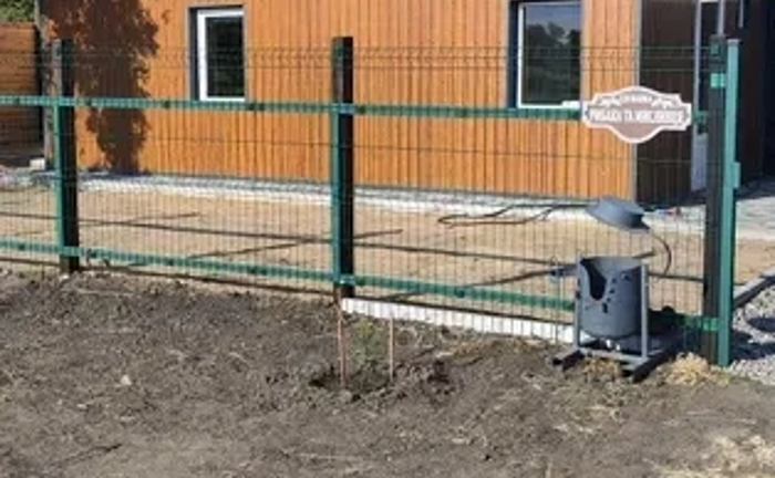 Будинок і біля озера та річки Кодима