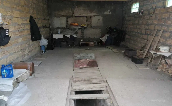 Гараж з оглядовою ямою на тривалий час