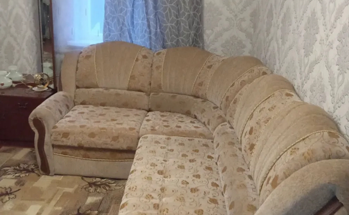 Півбудинку р-н пр.Металургів Півбудинку р-н пр.Металургів