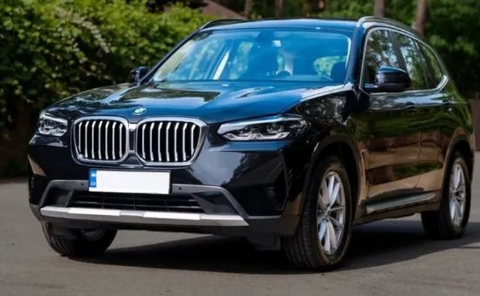 036 BMW X3 чорний позашляховик без водія 036 BMW X3 чорний позашляховик без водія