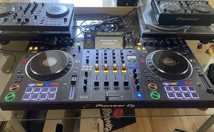 Диджей аппаратура, Pioneer DJM-850; XDJ-XZ; Technics SL 1210 MK2 Диджей аппаратура, Pioneer DJM-850; XDJ-XZ; Technics SL 1210 MK2