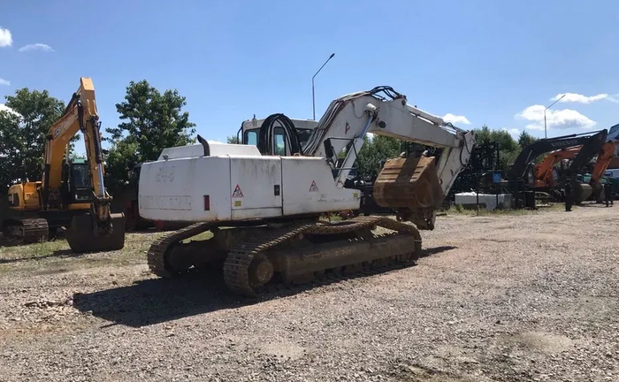 Послуги екскаватора LIEBHERR 914 екскаватор з гідромолотом Послуги екскаватора LIEBHERR 914 екскаватор з гідромолотом