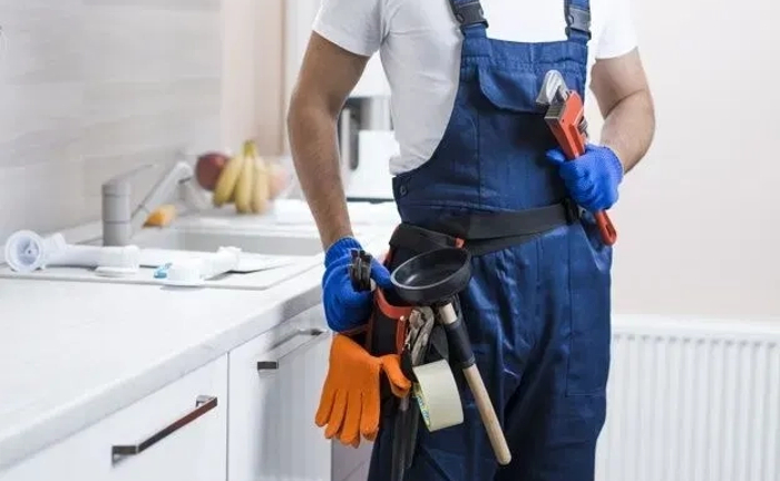 Професійний сантехнік та ефективна чистка каналізації Професійний сантехнік та ефективна чистка каналізації