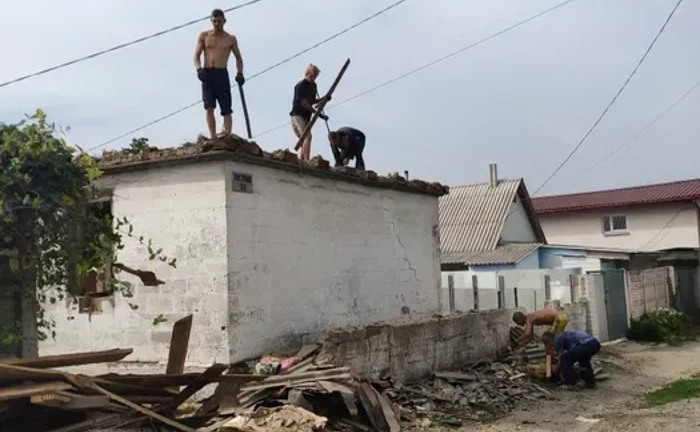 Демонтаж будинків, сараїв, квартир, вивіз сміття, земляні роботи, прибирання