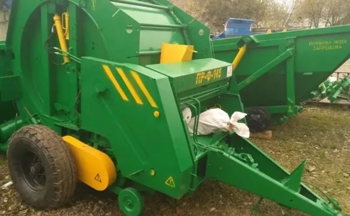 Профессійний прес - підбирач . Працює швидко.