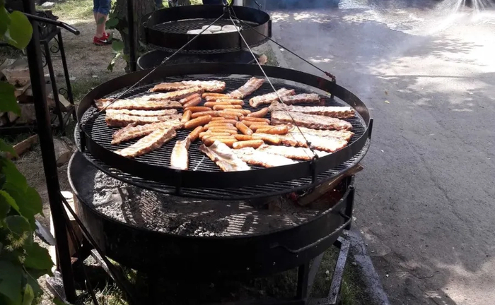 Підвісний гриль для смаження на відкритому вогні