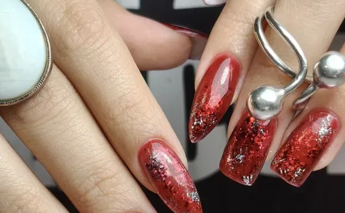 Професійний манікюр з використанням якісних матеріалів - Івано Франківськ.