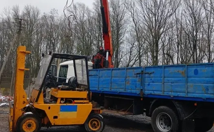 Послуги Маніпулятора та Вантажоперевезення Будь-якої Складності: Швидке Завантаження, Доставка та Монтаж.