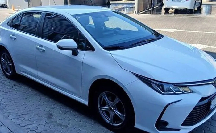 349 Toyota Corolla біла авто на весілля з водієм замовити