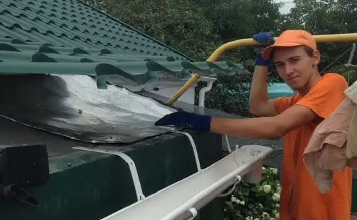 Прочищення лівневок і водостічної системи від 60 ₴/пог.м Прочищення лівневок і водостічної системи від 60 ₴/пог.м