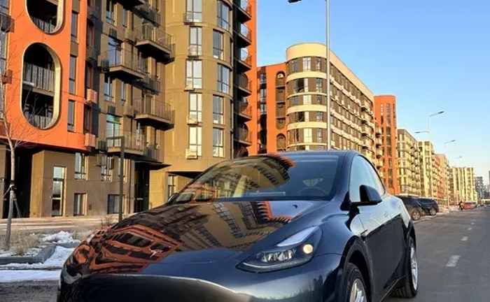 Tesla Model Y Long Range Dual Motor Tesla Model Y Long Range Dual Motor