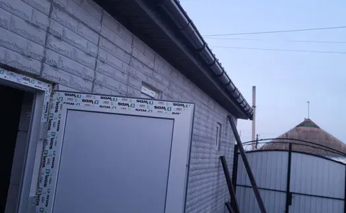 Будівельні роботи, вивезення та навантаження сміття, демонтажні роботи.