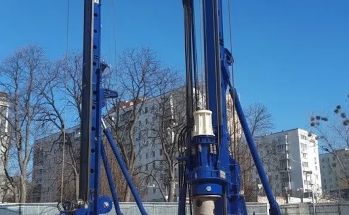 Бурова установка Bauer BG 36 — потужна та надійна