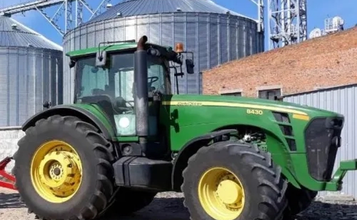 Трактор JOHN DEERE 8430 2008 року