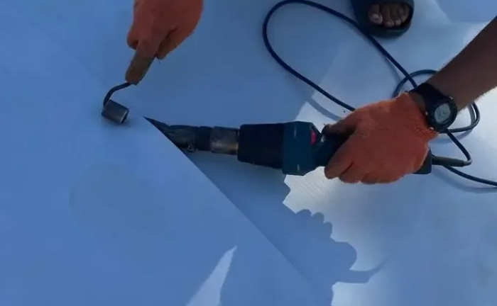 Ремонт даху мембрани (ПВХ) на АЗК. Ремонт плоскої покрівлі. Ремонт даху мембрани (ПВХ) на АЗК. Ремонт плоскої покрівлі.