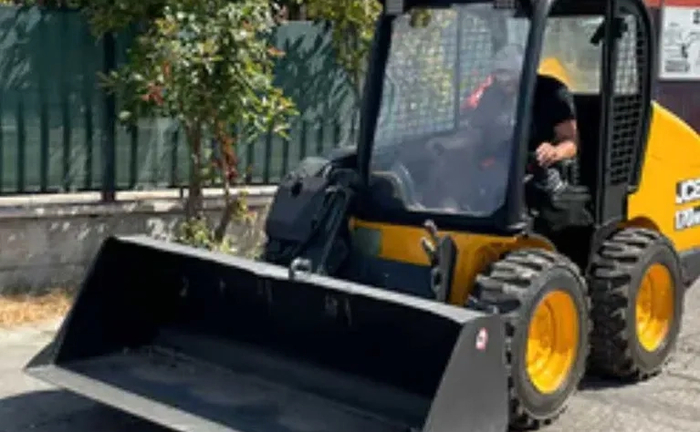 Гідромолот міні навантжувач на базі JCB 180 ROBO Гідромолот міні навантжувач на базі JCB 180 ROBO