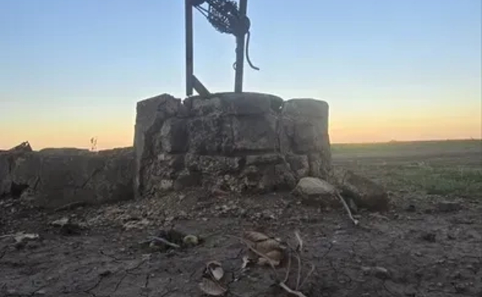 Чистка колодязя, додавання води, чищення свердловини.