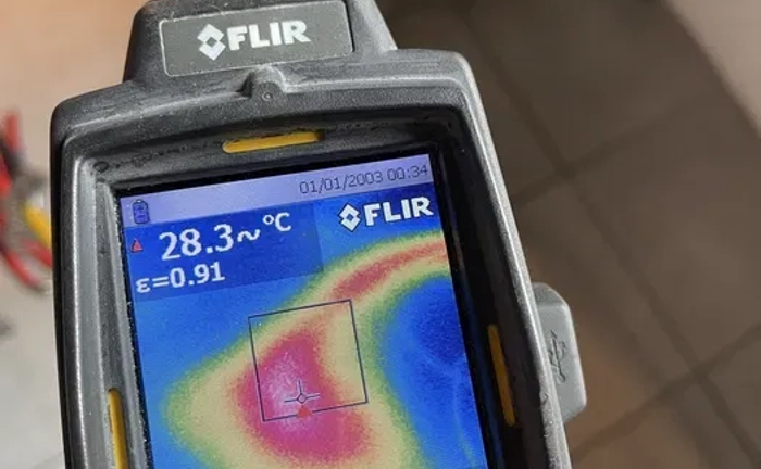 Виявлення протікань труб в квартирі будинку. Виконання ремонтних робіт після виявлення пориву.