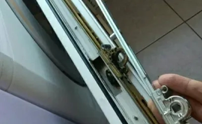 Ремонт та монтаж металопластикових вікон та дверей,москітні сітки Ремонт та монтаж металопластикових вікон та дверей,москітні сітки