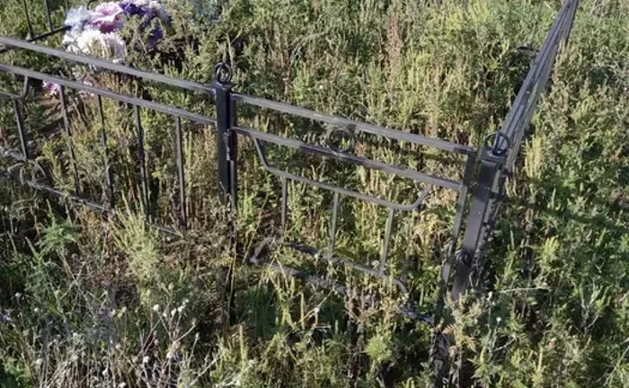 Уборка могил, покраска оград, установка столов, установка оград