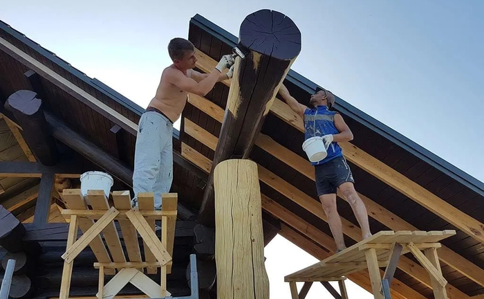 Фарбування зовнішніх стін зрубу Фарбування зовнішніх стін зрубу