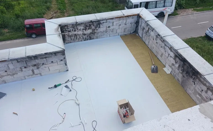 Покрівельні Роботи з ПВХ Мембраною. Найвища Якість та Герметичність Плоских Дахів!