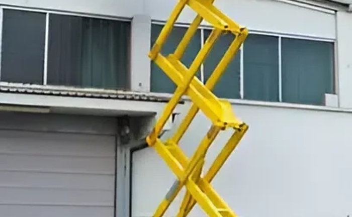 Вузький акумуляторний підйомник Haulotte Compact 10N