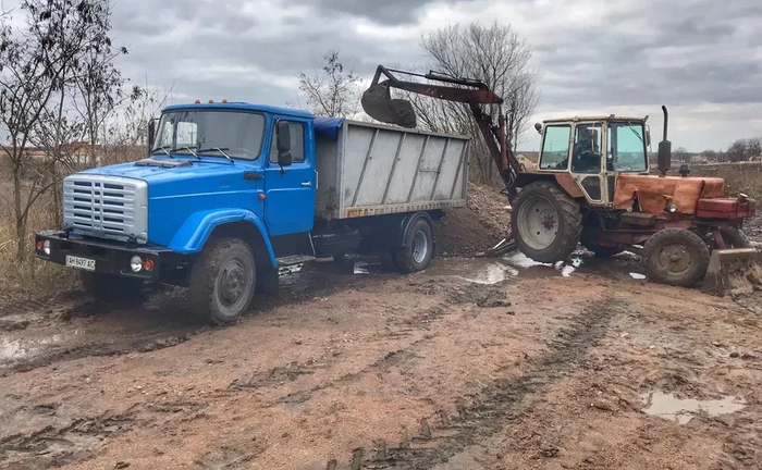 Послуги екскаватора/ вантажівки /доставка піску, щебеню, відсіву, землі Послуги екскаватора/ вантажівки /доставка піску, щебеню, відсіву, землі