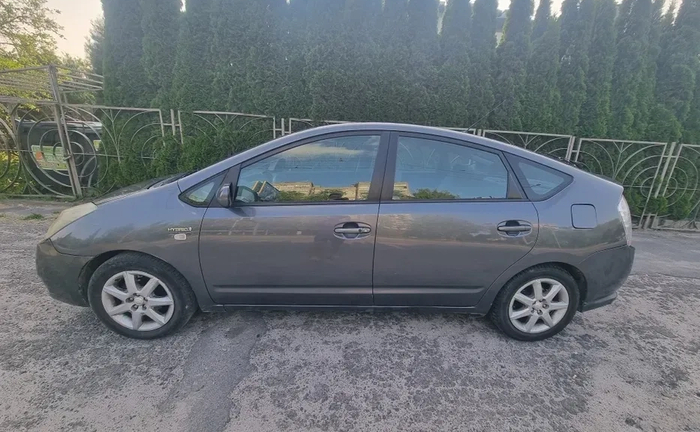 Toyota Prius гібрид газ/бензин для Bolt Uklon Uber Toyota Prius гібрид газ/бензин для Bolt Uklon Uber