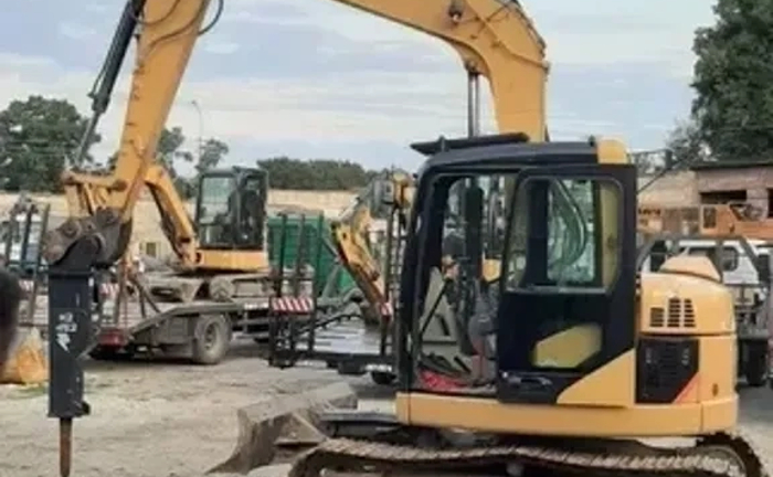 Гідромолот вагою 300 кг - надійність, якйсть. Гідромолот вагою 300 кг - надійність, якйсть.