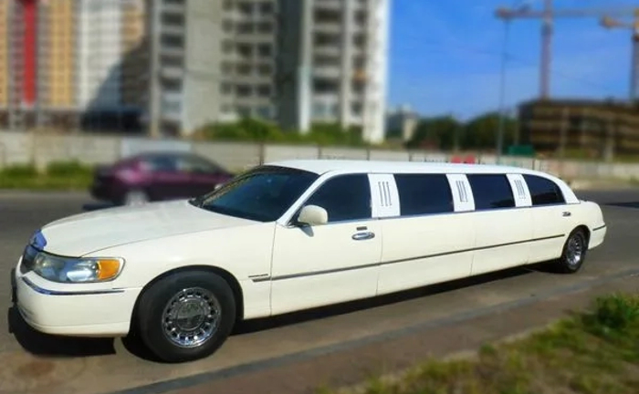 046 Замовити лімузин на весілля Lincoln Town Car 120 ванільний 046 Замовити лімузин на весілля Lincoln Town Car 120 ванільний
