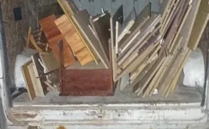 Вантажоперевезення Вантажники Демонтаж Вивезу винесу диван шафу на звалище Вантажоперевезення Вантажники Демонтаж Вивезу винесу диван шафу на звалище